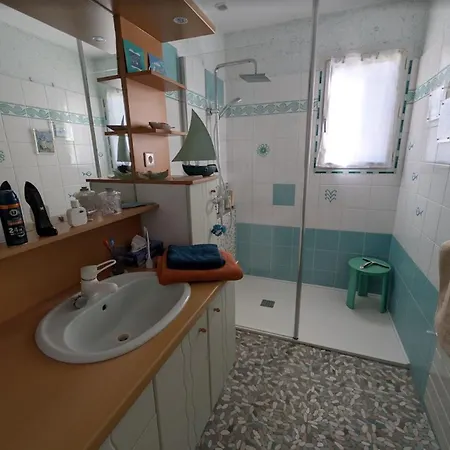 Spacious Near The Sea And Clemenceau Feriehus